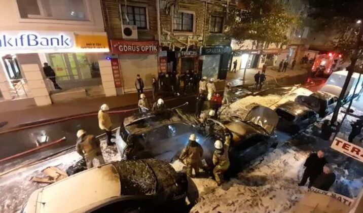 Otomobilden yükselen alevler park halindeki araçlara sıçradı